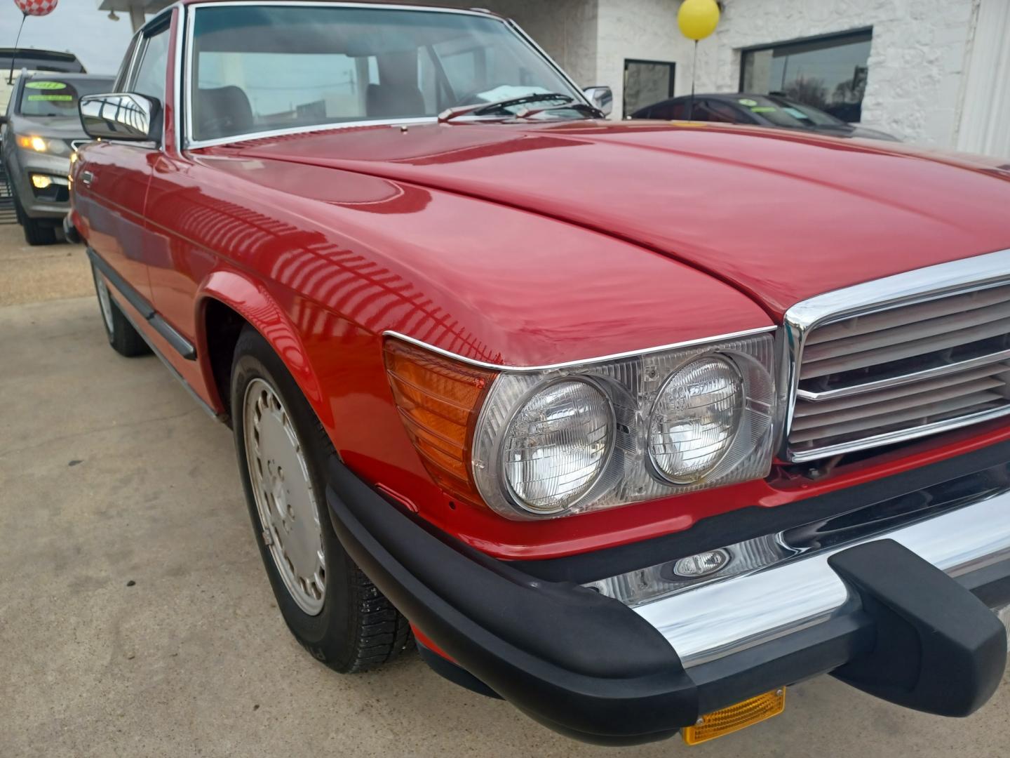 1989 RED /TAN, LEATHER Mercedes-Benz 560 SL coupe (WDBBA48D2KA) with an 5.6L V8 SOHC 16V engine, 4-Speed Automatic transmission, located at 2001 E. Lancaster, Ft. Worth, 76103, (817) 336-7000, 32.746181, -97.301018 - Photo#2